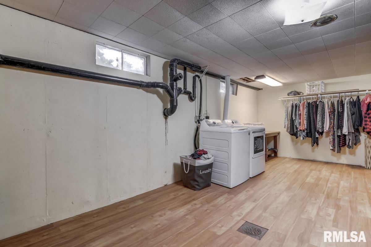 217 Quarterstaff Road Springfield, IL 62704 - Photo 32 of 36