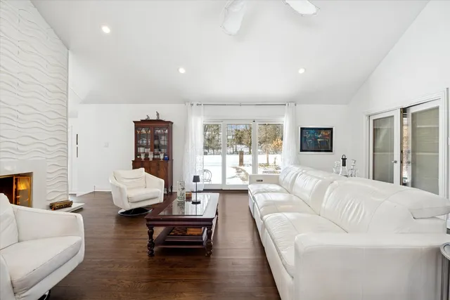 $1,250,000 | 7940 Wolf Road, Burr Ridge, IL 60527