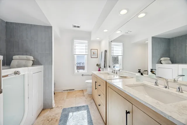 $1,250,000 | 7940 Wolf Road, Burr Ridge, IL 60527