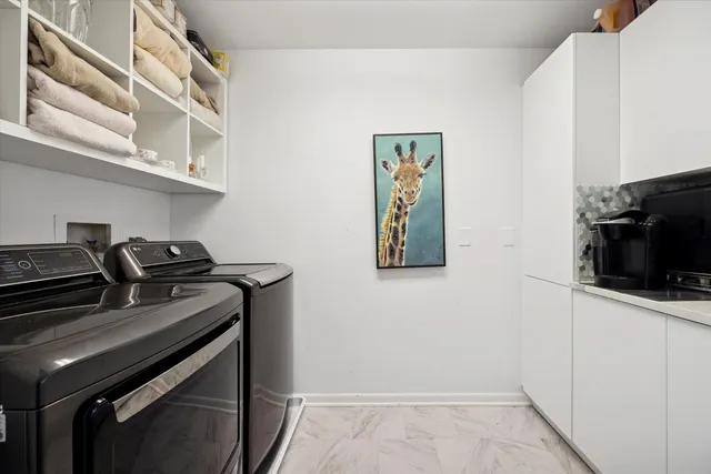 $1,250,000 | 7940 Wolf Road, Burr Ridge, IL 60527