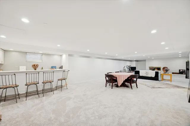 $1,250,000 | 7940 Wolf Road, Burr Ridge, IL 60527