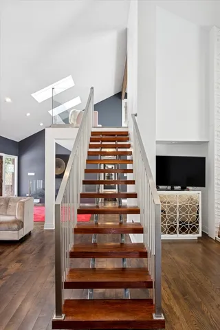 $1,250,000 | 7940 Wolf Road, Burr Ridge, IL 60527