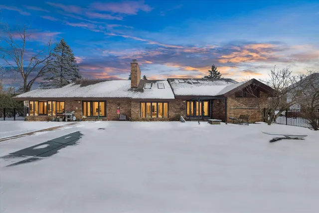 $1,250,000 | 7940 Wolf Road, Burr Ridge, IL 60527