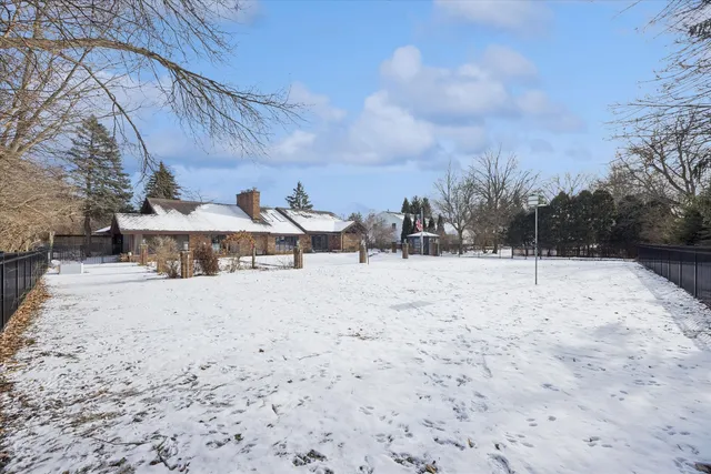 $1,250,000 | 7940 Wolf Road, Burr Ridge, IL 60527