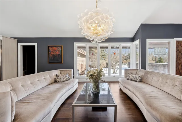 $1,250,000 | 7940 Wolf Road, Burr Ridge, IL 60527