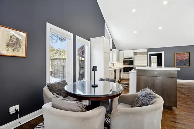 $1,250,000 | 7940 Wolf Road, Burr Ridge, IL 60527