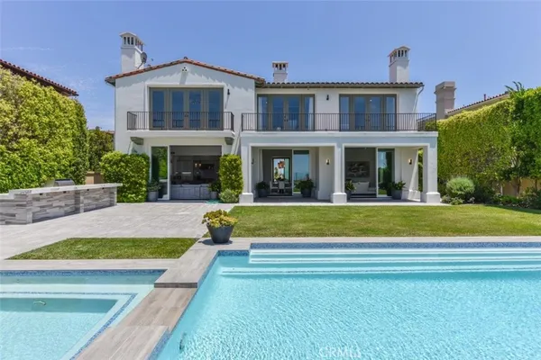 a view of entryway and hall