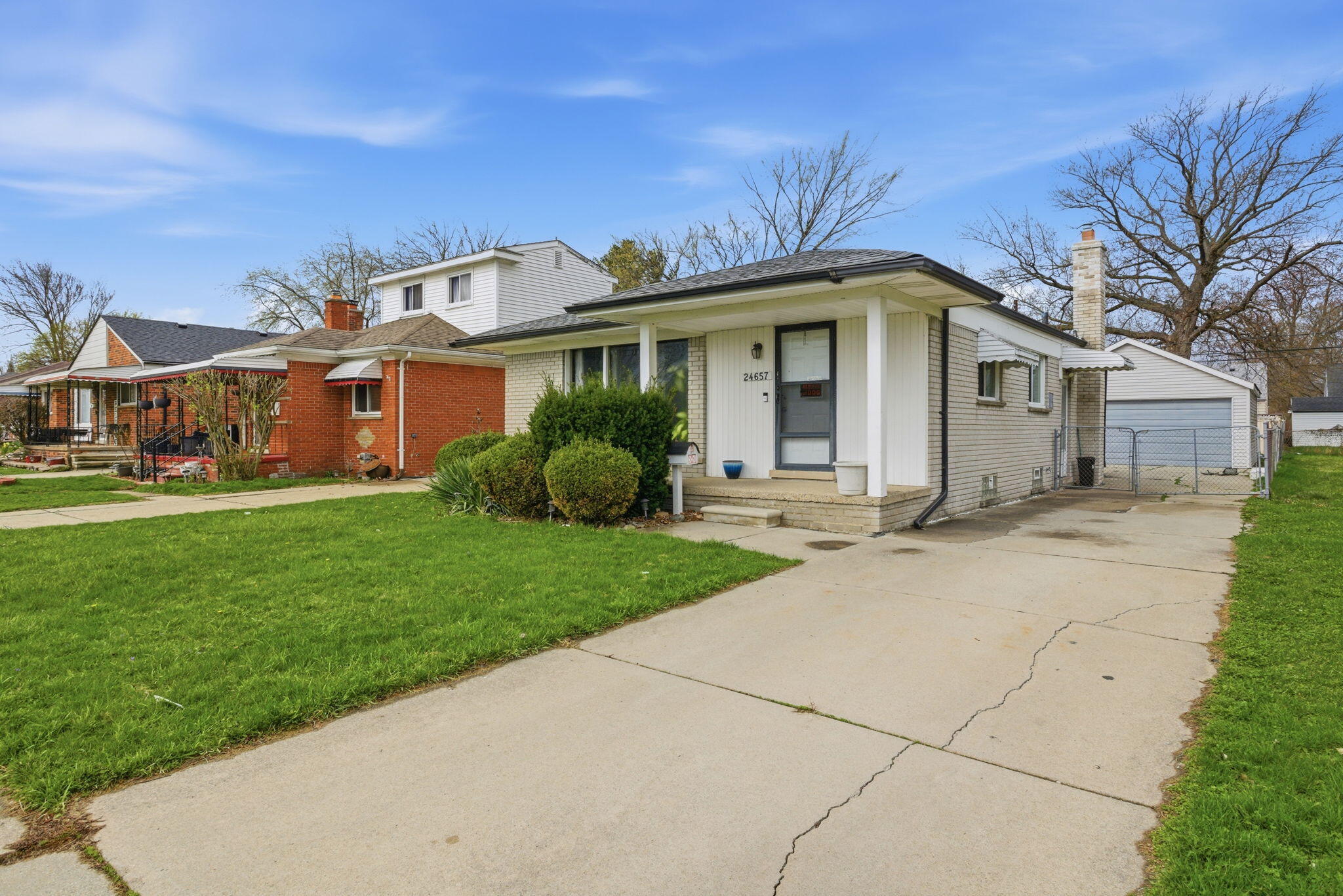 24657 Flower Avenue Eastpointe, MI 48021 - Photo 2 of 25 3-web-or-mls-_17a8124 mark thomas hubble