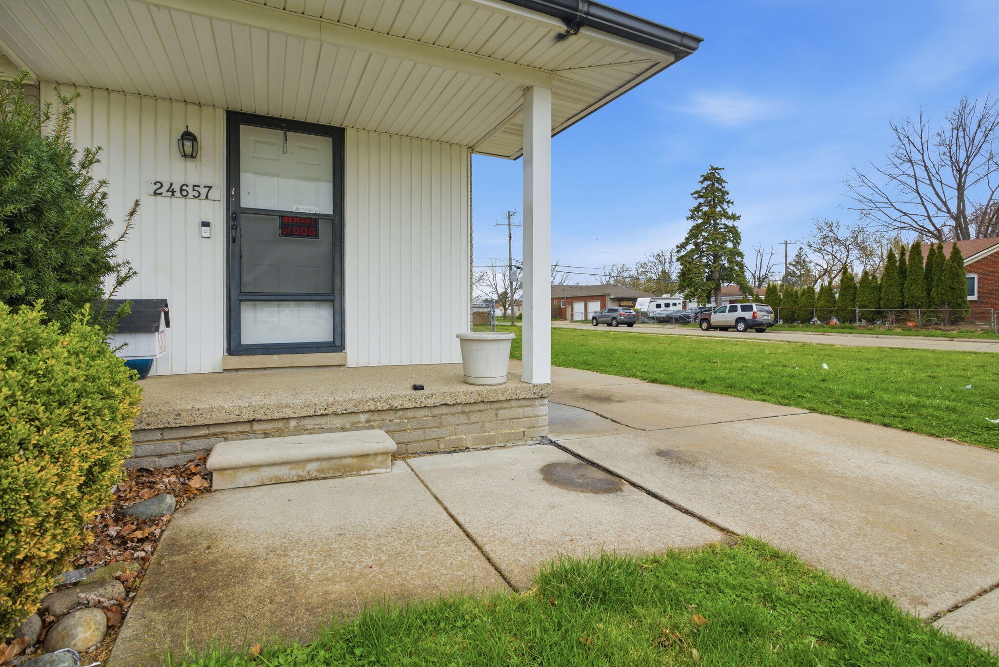 24657 Flower Avenue Eastpointe, MI 48021 - Photo 4 of 25 4-web-or-mls-_17a8239 mark thomas hubble