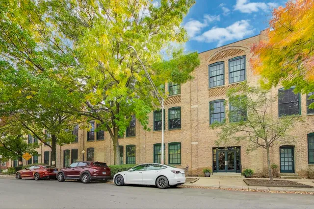 $377,000 | 5235 North Ravenswood Avenue, Unit 3, Chicago, IL 60640