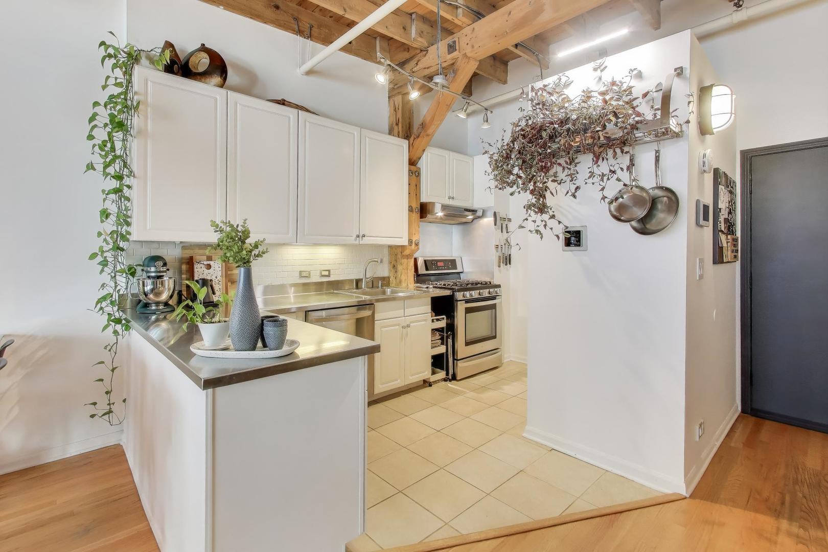 5235 North Ravenswood Avenue, Unit 3 Chicago, IL 60640 - Photo 14 of 27 a utility room with cabinets washer and dryer