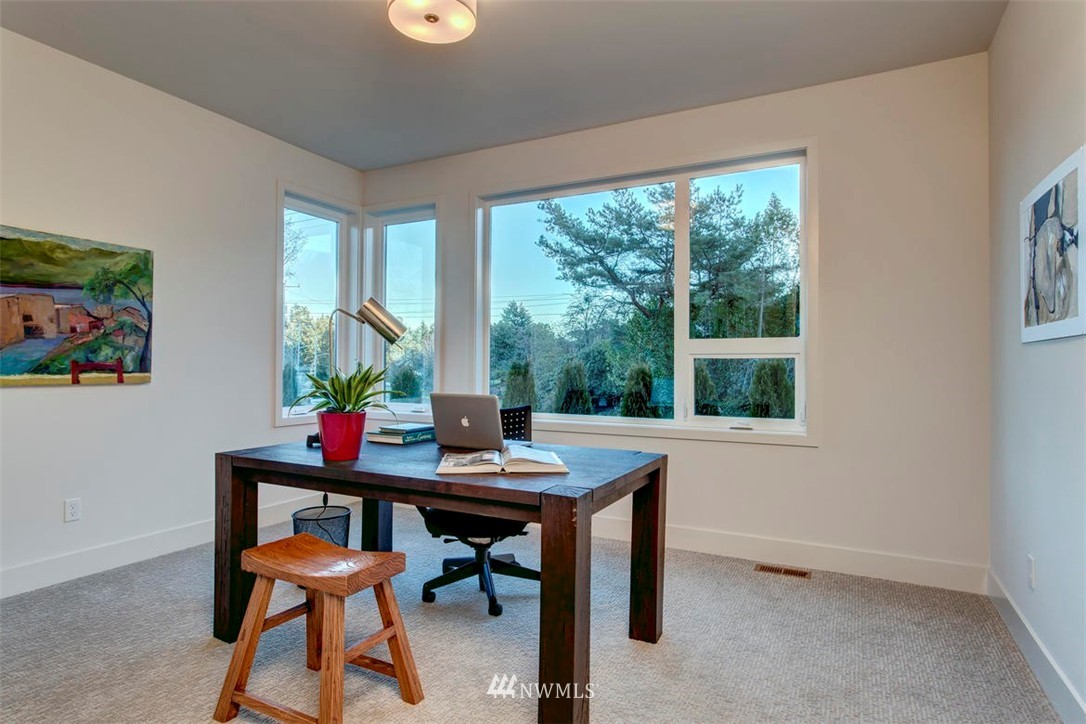 5801 Oakhurst Road South Seattle, WA 98118 - Photo 11 of 25