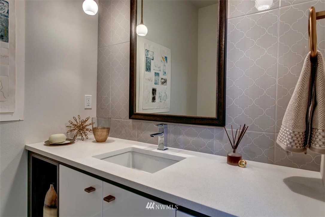 5801 Oakhurst Road South Seattle, WA 98118 - Photo 12 of 25