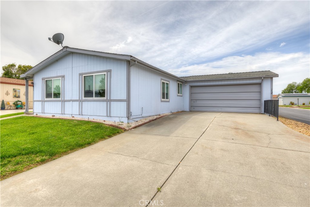 a view of house with backyard and garden