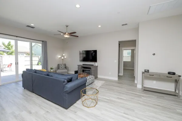 $639,990 | 3660 Colorado Avenue, Turlock, CA 95382