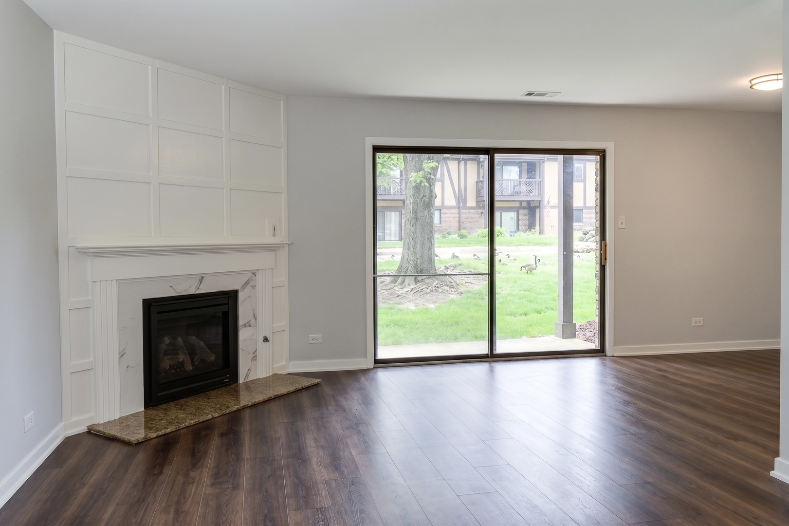 890 Sheldon Court, Unit D Wheaton, IL 60189 - Photo 3 of 12