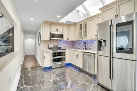 $899,000 | 129 Gleeland Street, Deer Park, NY 11729