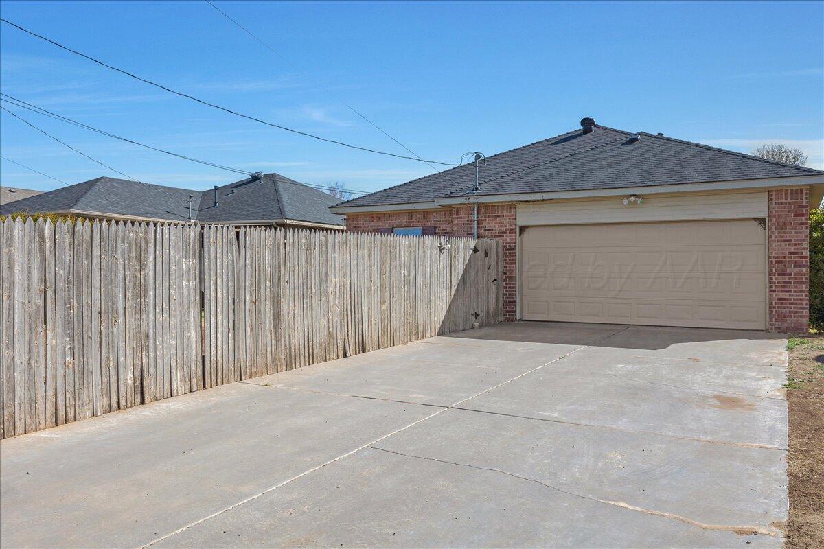 5714 Southlawn Circle Amarillo, TX 79110 - Photo 19 of 19 19-Garage