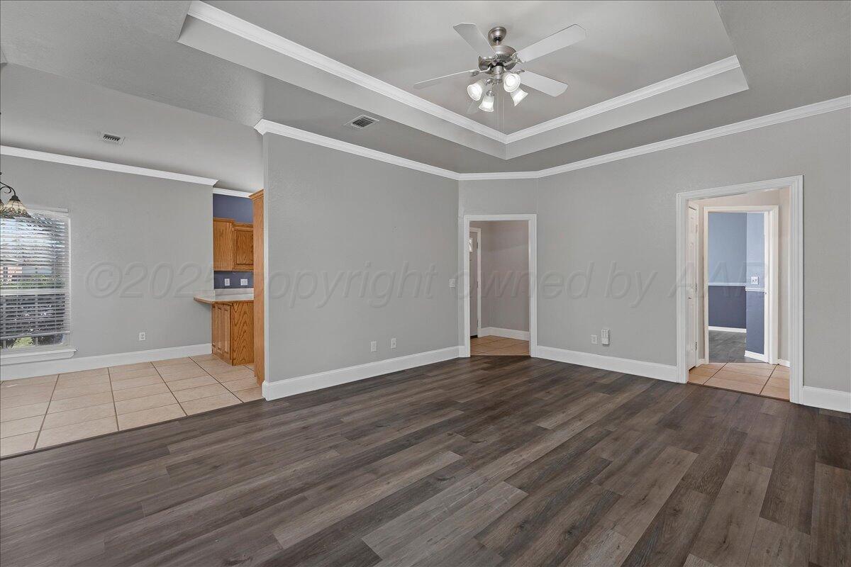5714 Southlawn Circle Amarillo, TX 79110 - Photo 3 of 19 03-Living Room 2