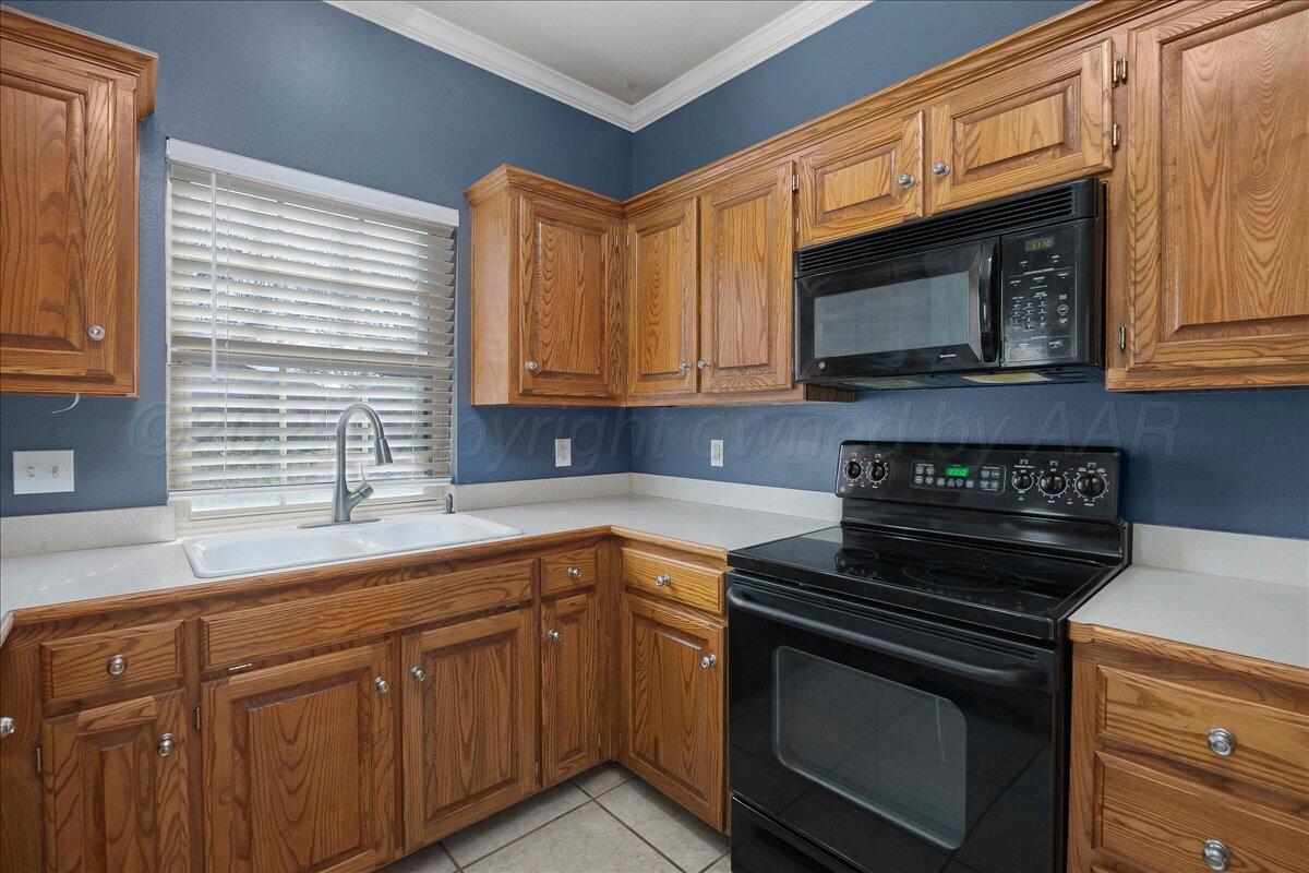5714 Southlawn Circle Amarillo, TX 79110 - Photo 5 of 19 05-Kitchen 2