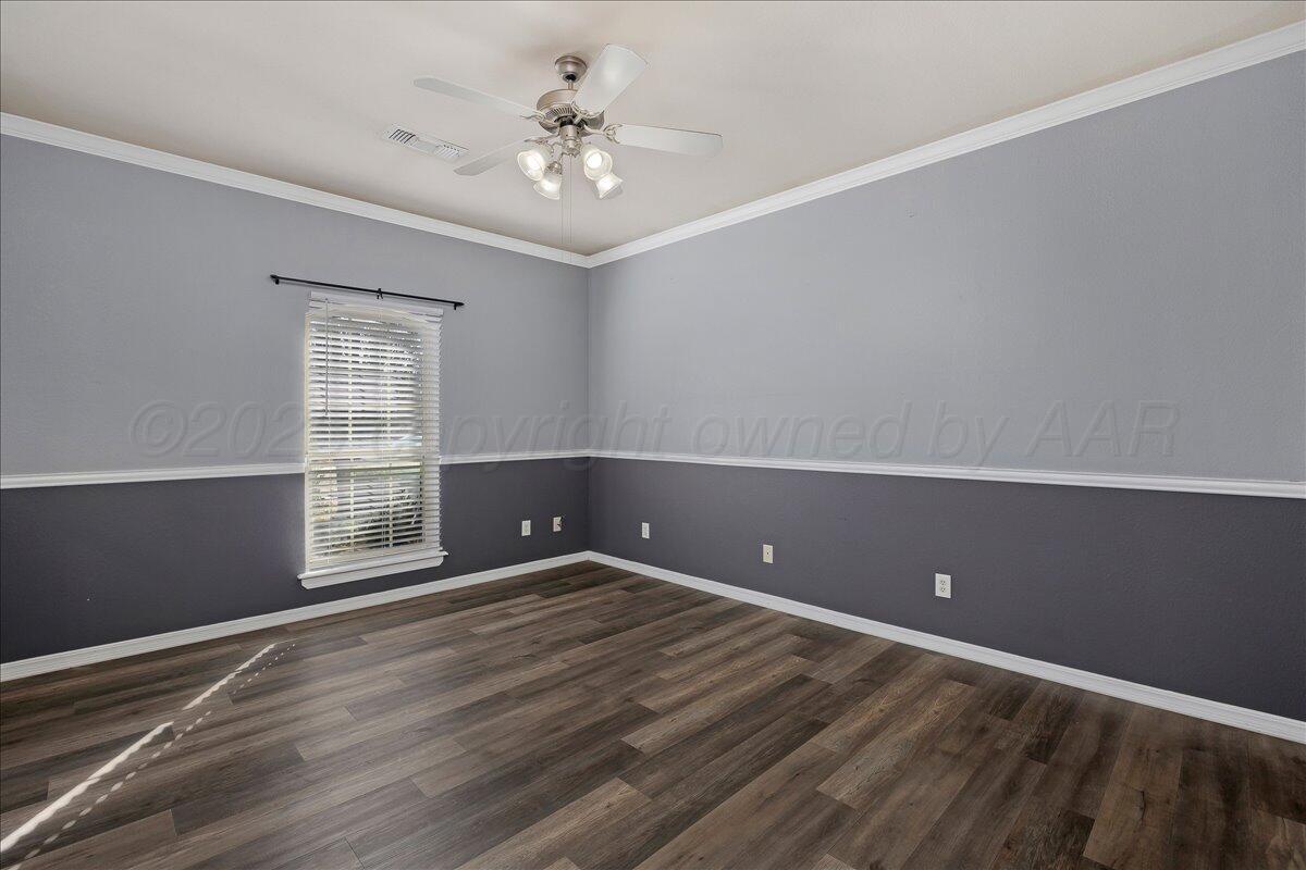 5714 Southlawn Circle Amarillo, TX 79110 - Photo 8 of 19 08-Primary Bedroom