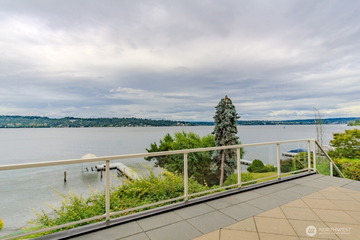 8568 Sand Point Way Northeast Seattle, WA 98115 - Photo 5 of 40