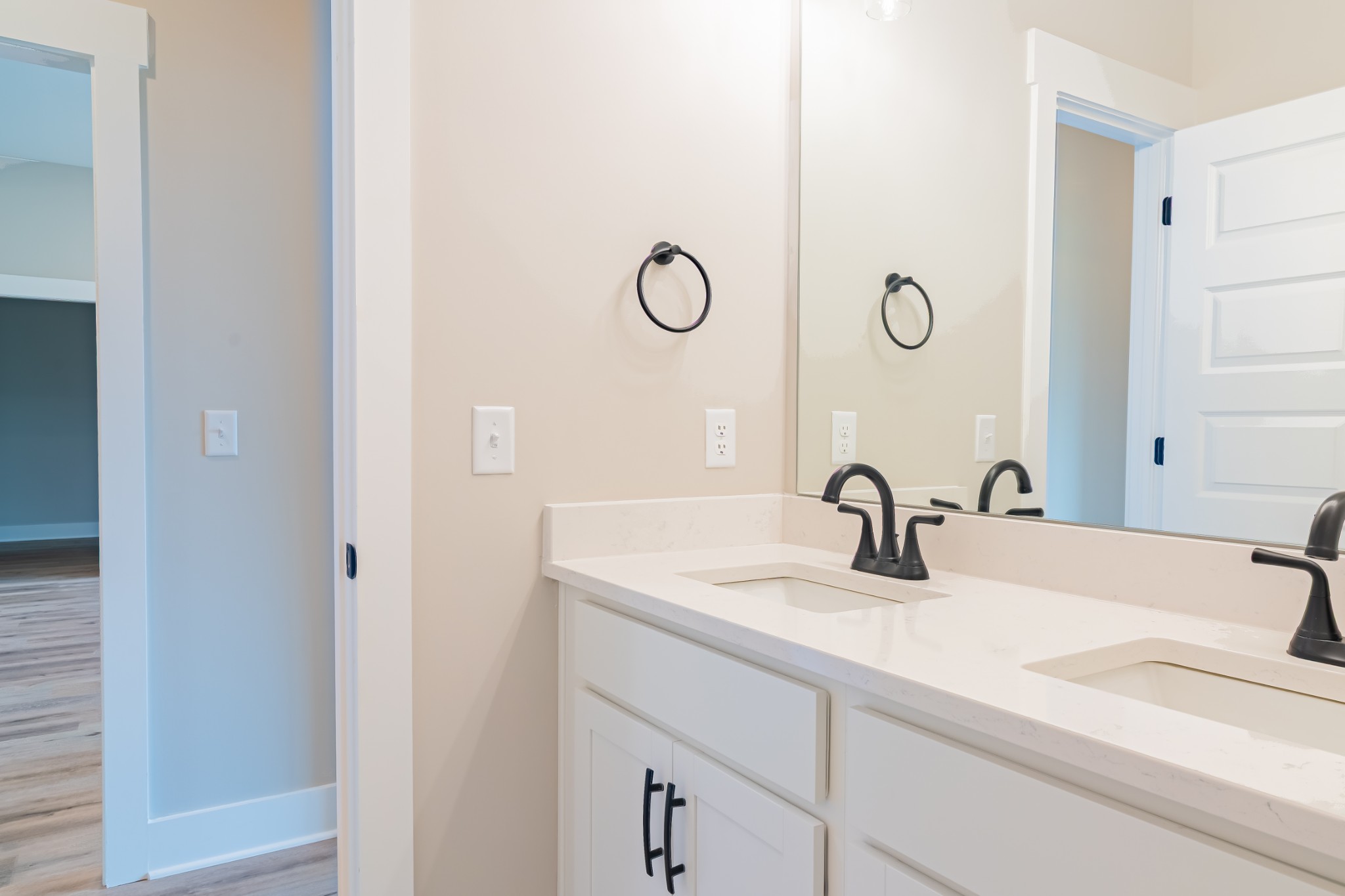 189 Strawberry Ridge Manchester, TN 37355 - Photo 33 of 56 a bathroom with a sink and a mirror