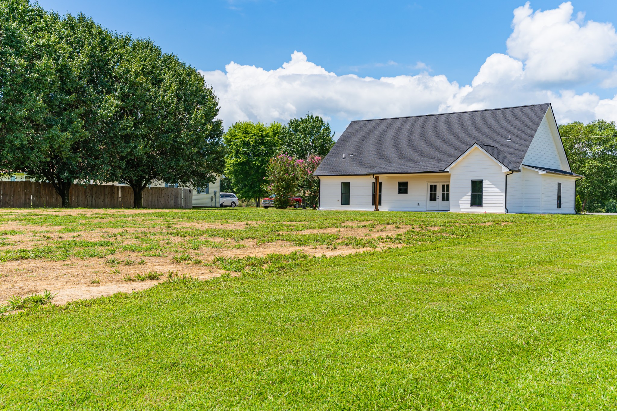 189 Strawberry Ridge Manchester, TN 37355 - Photo 4 of 56 a house view with a outdoor space