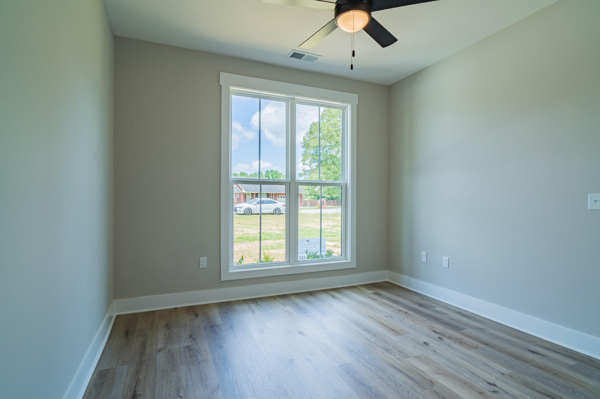 189 Strawberry Ridge Manchester, TN 37355 - Photo 50 of 56 an empty room with wooden floor and windows