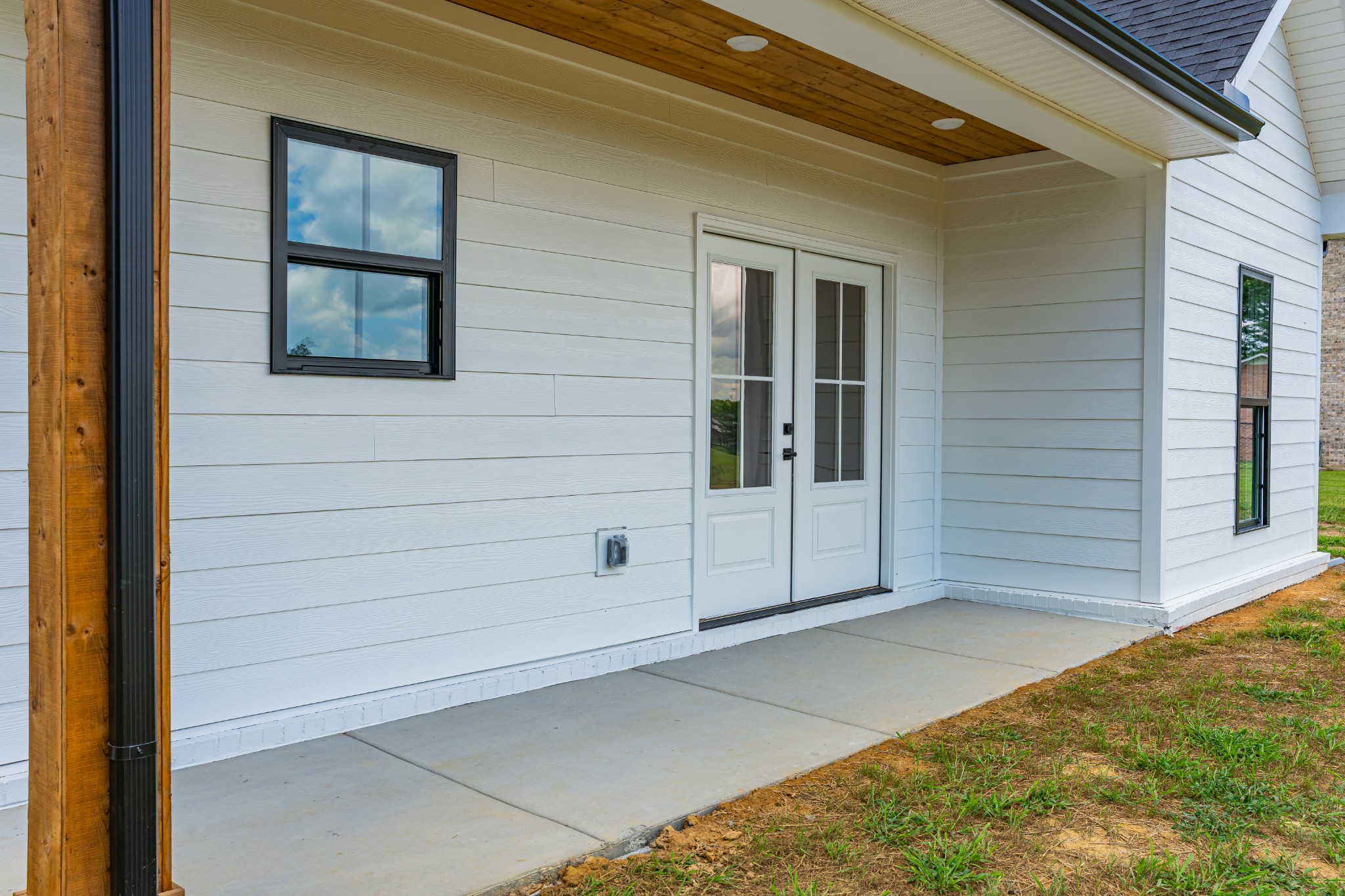 189 Strawberry Ridge Manchester, TN 37355 - Photo 7 of 56 a view of front door of house