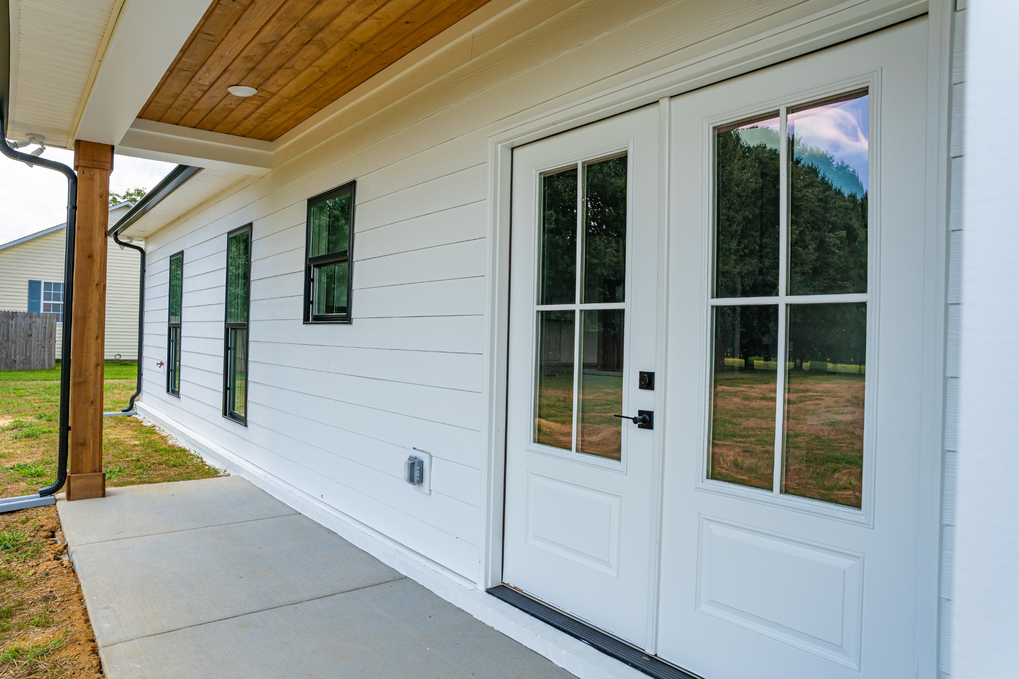 189 Strawberry Ridge Manchester, TN 37355 - Photo 8 of 56 a view of door of the house