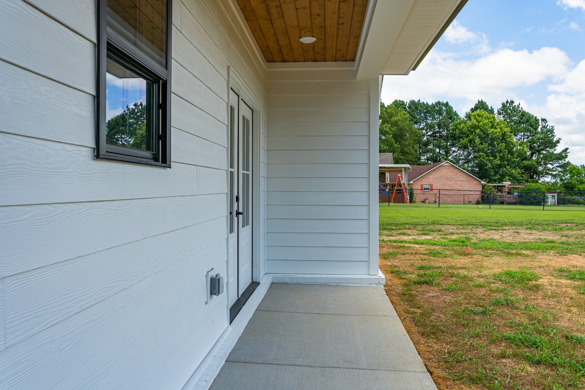 189 Strawberry Ridge Manchester, TN 37355 - Photo 9 of 56 a view of a pathway both side of house