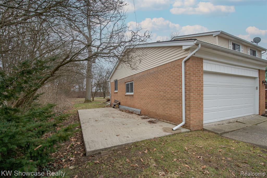 6989 Hatchery Road Waterford, MI 48327 - Photo 22 of 24 Gallery Image 22