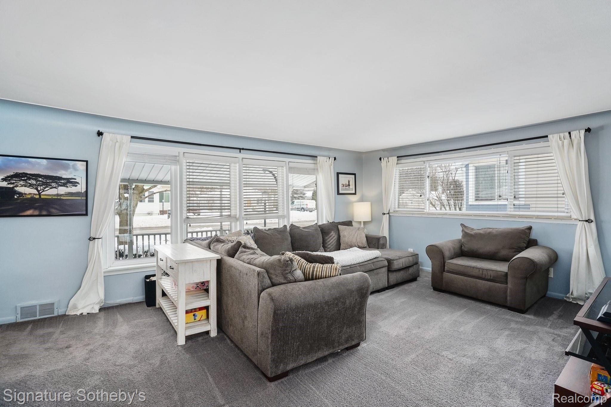 21127 Inkster Road Farmington, MI 48336 - Photo 15 of 24 11-web-or-mls-21127 Inkster Road Farmington Hills - 10.jpg
