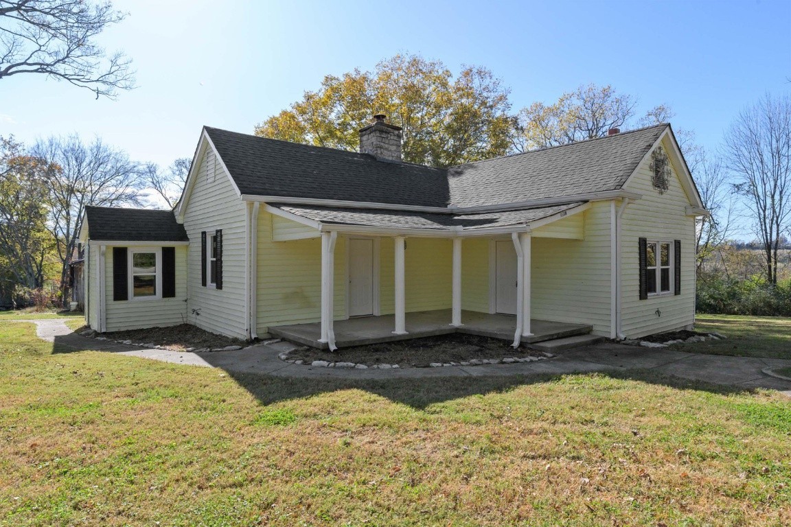 2480 Mann Road Lebanon, TN 37087 - Photo 3 of 35 a view of a house with a yard
