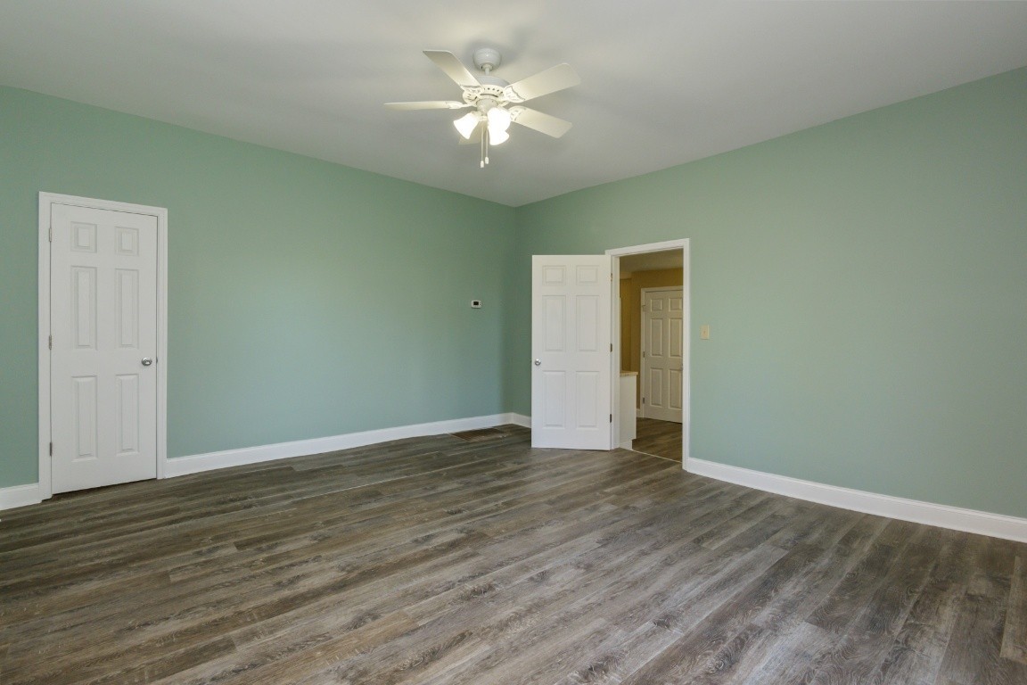 2480 Mann Road Lebanon, TN 37087 - Photo 22 of 35 an empty room with wooden floor and a ceiling fan