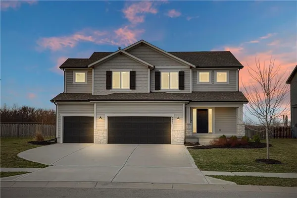 $590,000 | 9004 Northeast 111th Place, Kansas City, MO 64157