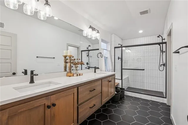 $600,000 | 9004 Northeast 111th Place, Kansas City, MO 64157