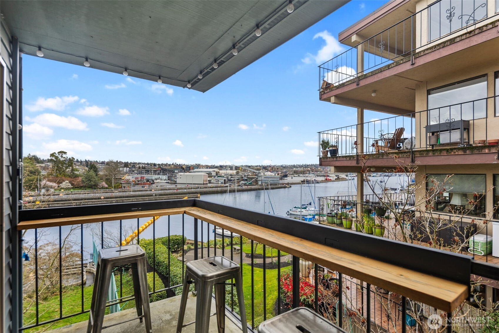 3200 West Commodore Way, Unit 210 Seattle, WA 98199 - Photo 9 of 27 Gallery Image 9