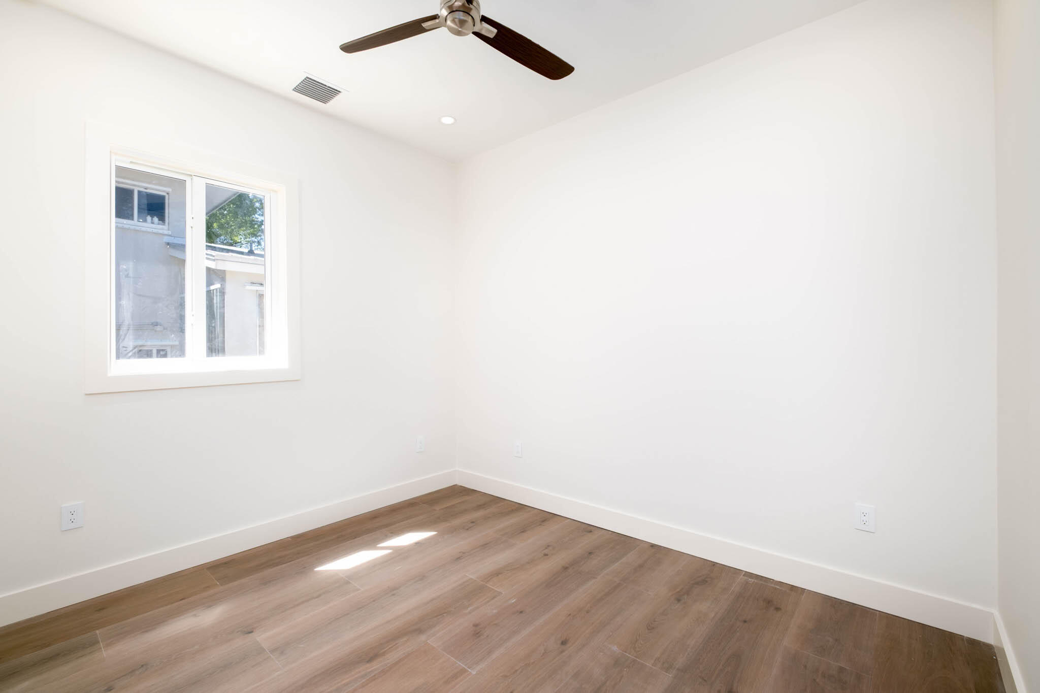 36 Park Road Islamorada, FL 33036 - Photo 21 of 40 3rd Bedroom