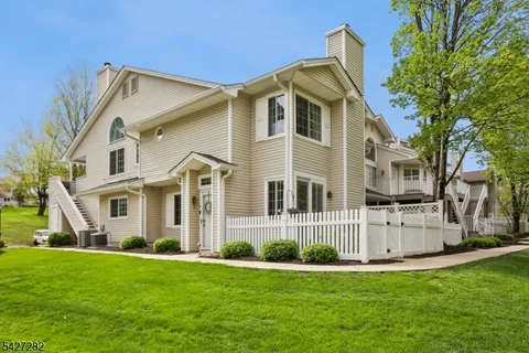 $565,000 | 9 Sussex Court, Bedminster, NJ 07921