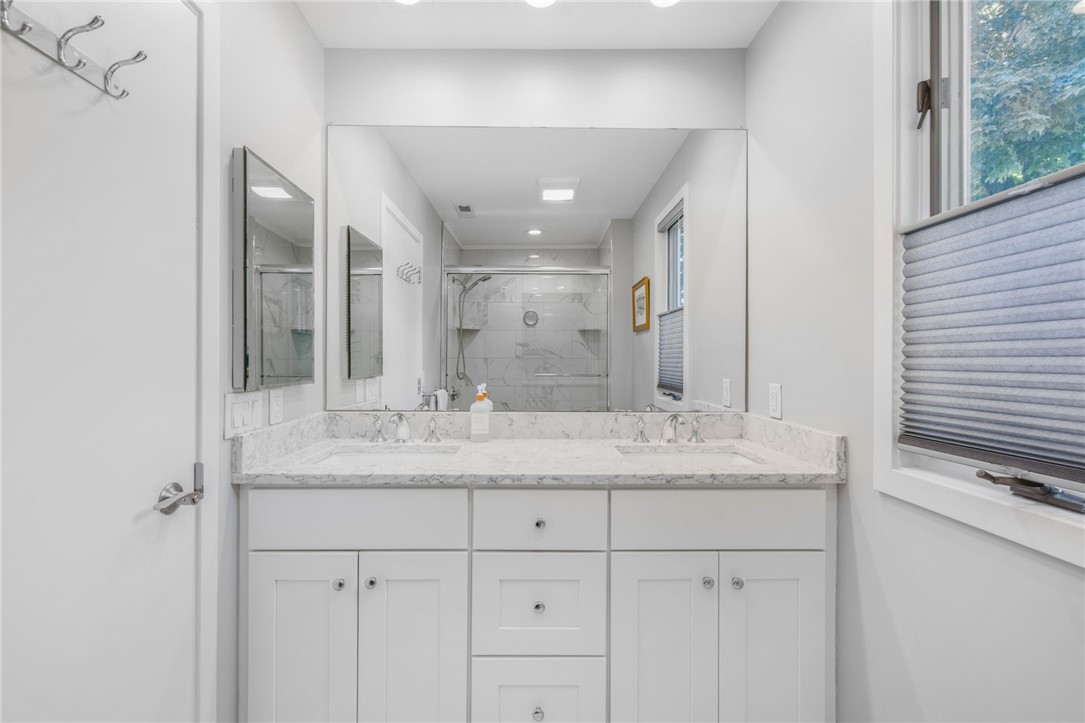45 Bagy Wrinkle Cove Warren, RI 02885 - Photo 27 of 41 Primary Bath