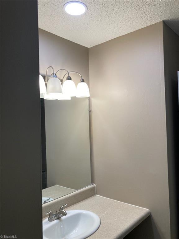 840 Cummins Street High Point, NC 27262 - Photo 5 of 22 Gallery Image 5