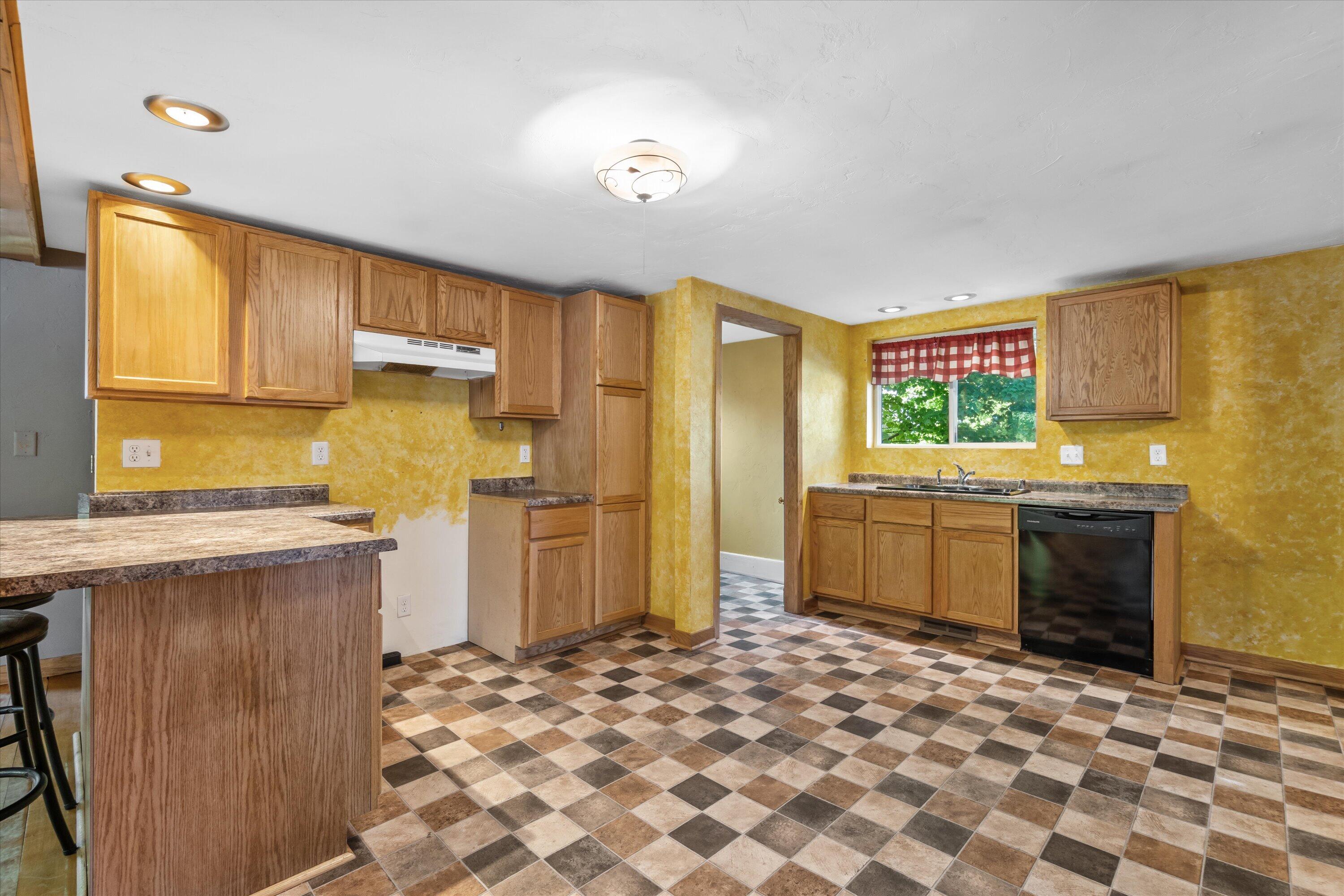 W1011 County Rd CI Palmyra, WI 53156 - Photo 14 of 42 Kitchen