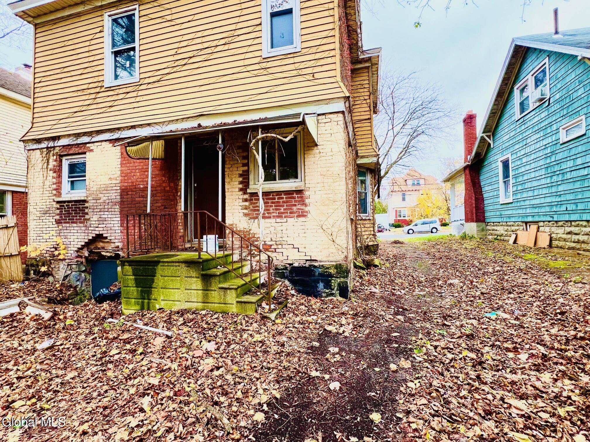 814 Bedford Road Schenectady, NY 12308 - Photo 17 of 23 IMG_yard3