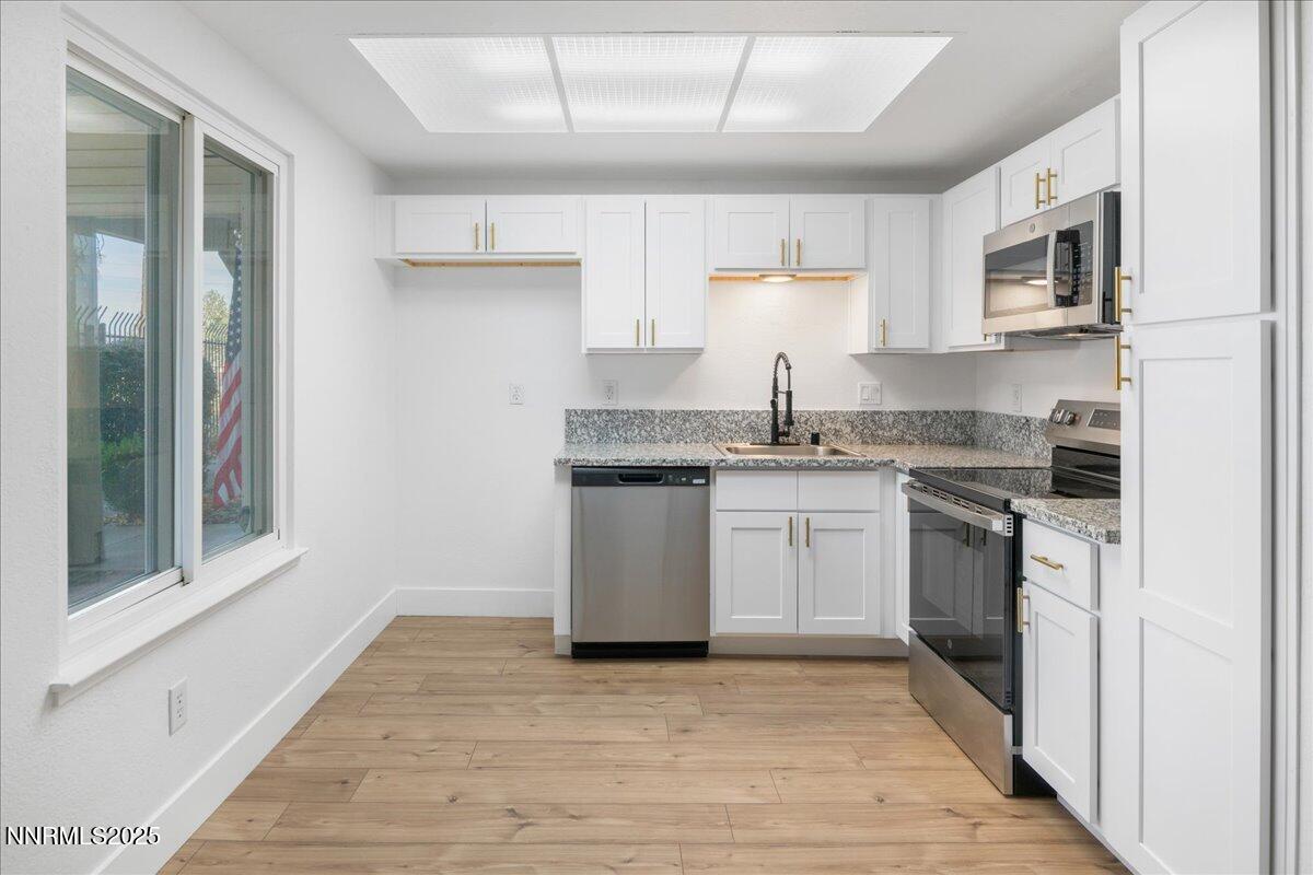 2136 Roundhouse Road Sparks, NV 89431 - Photo 6 of 26 a kitchen with stainless steel appliances granite countertop a stove a sink and a refrigerator