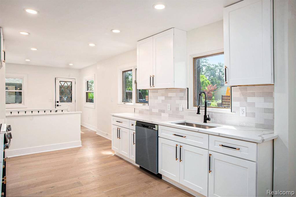 31100 West Rutland Street Beverly Hills, MI 48025 - Photo 9 of 28