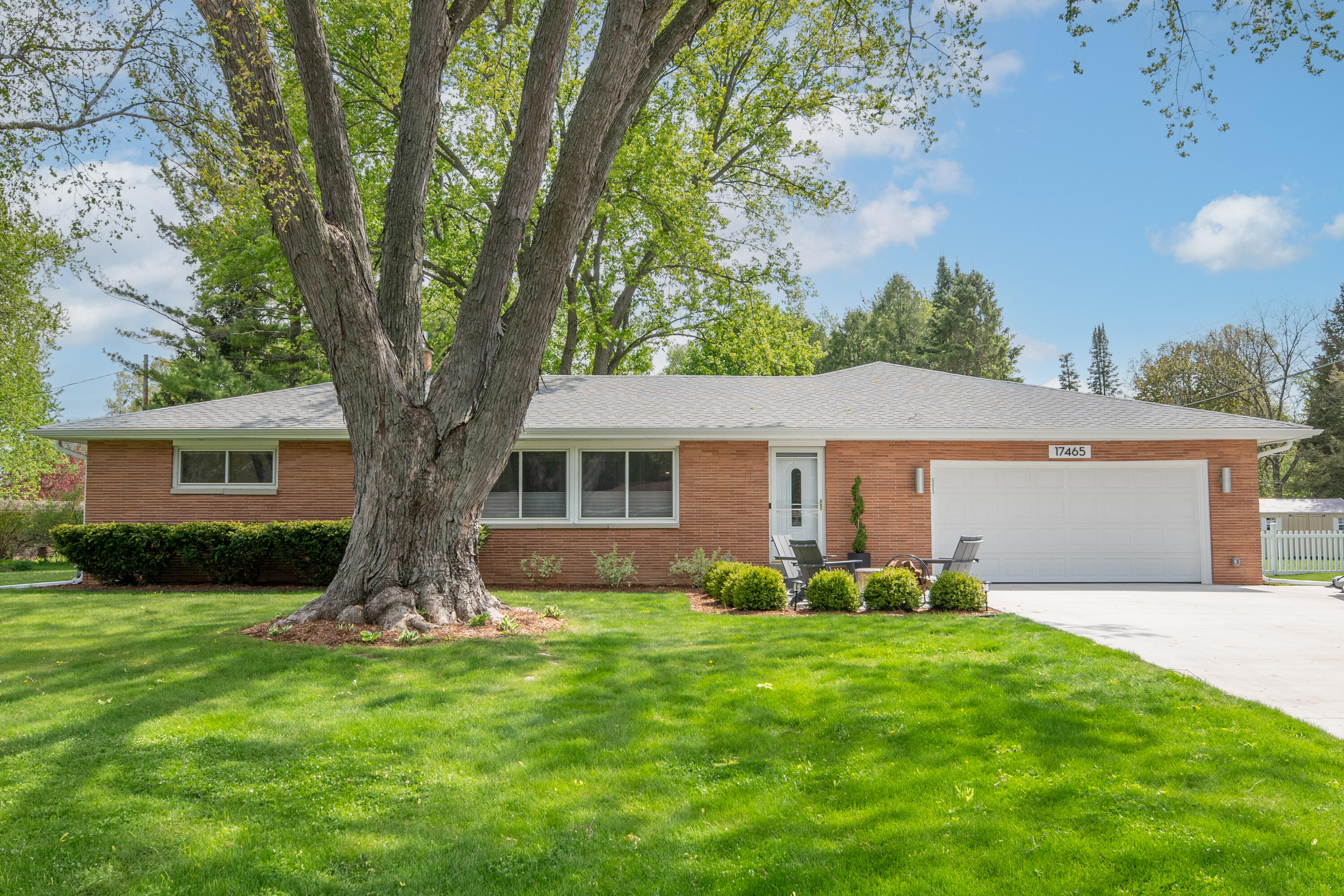 17465 Windemere Road Brookfield, WI 53045 - Photo 1 of 37 Elmbrook School District