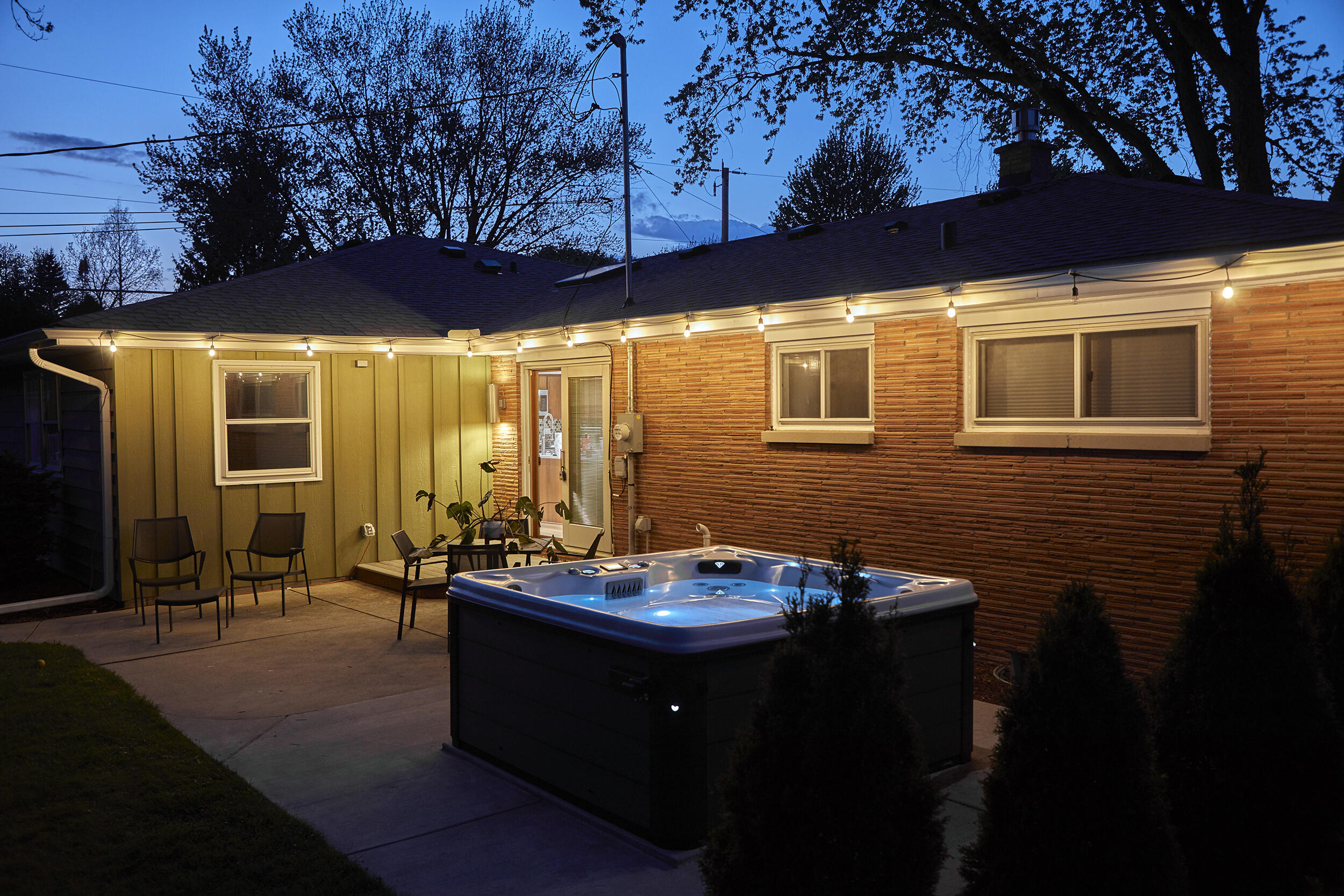 17465 Windemere Road Brookfield, WI 53045 - Photo 28 of 37 Hot tub included