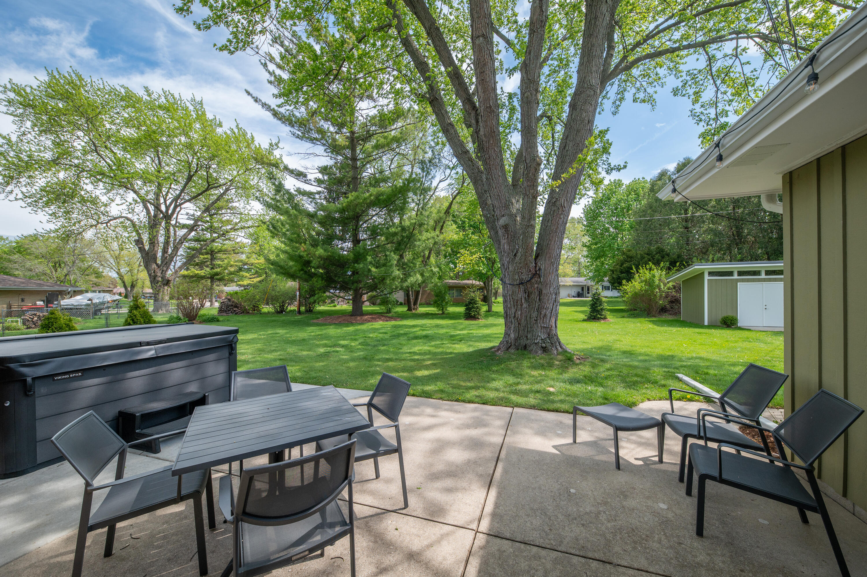17465 Windemere Road Brookfield, WI 53045 - Photo 31 of 37 Hot tub included